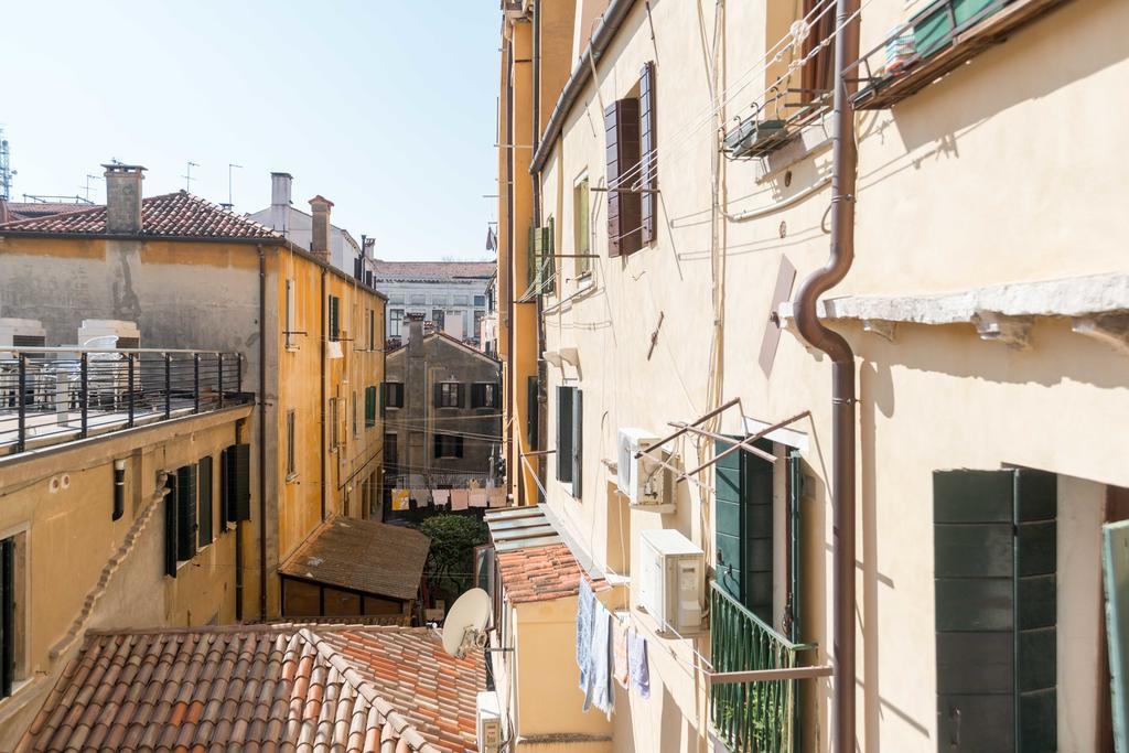 Ghetto Modern Apt For 4, Venice 아파트 외부 사진