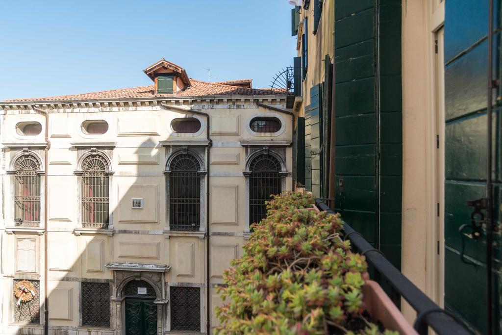 Ghetto Modern Apt For 4, Venice 아파트 외부 사진